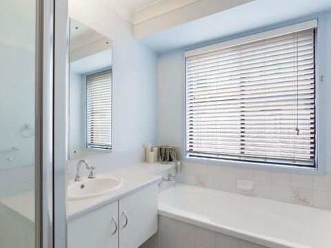 Willows At The Bay 111 Horace St. Large House With Aircon WIFI & Boat Parking. - Northern Rivers Accommodation 1