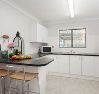 Lorikeet Retreat 2 / 117 Tomaree Rd Pet Friendly Air Conditioned Holiday House - Northern Rivers Accommodation