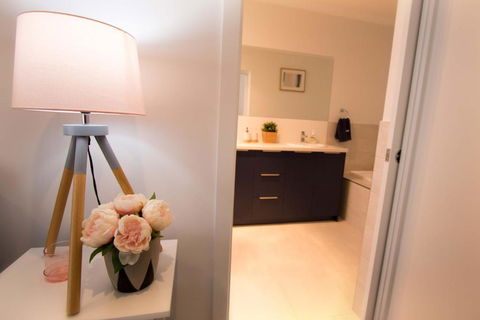 Contemporary â€˜Espritâ€™ With River Reserve Access - Northern Rivers Accommodation 1