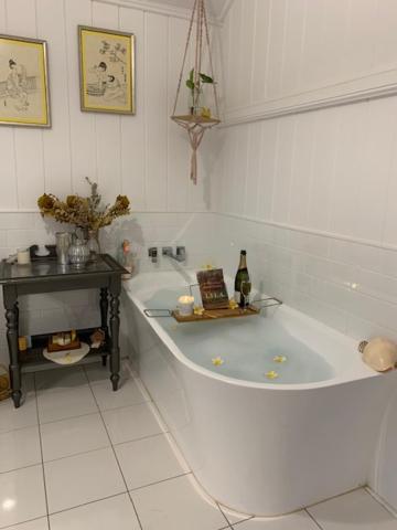 Stunning Queenslander - Northern Rivers Accommodation 6