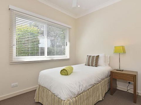Wangi Lakehouse Renovated Lake Macquarie Lakefront Location - Northern Rivers Accommodation 5