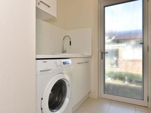 Wangi Lakehouse Renovated Lake Macquarie Lakefront Location - Northern Rivers Accommodation 4