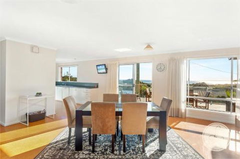 TASSIE SEASIDE SERENITY LAbode Accommodation - Northern Rivers Accommodation 4