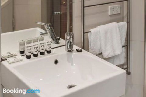 Heart Of Sandringham Apartment By Ready Set Host - Northern Rivers Accommodation 6