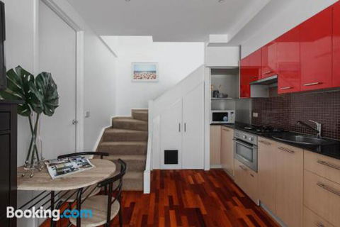Heart Of Sandringham Apartment By Ready Set Host - Northern Rivers Accommodation 3