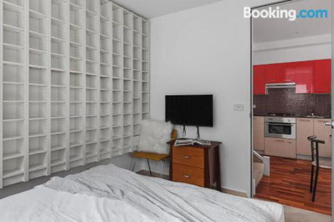 Heart Of Sandringham Apartment By Ready Set Host - Northern Rivers Accommodation 0