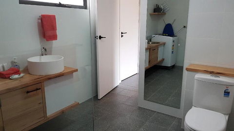 Red Ochre â€“ Large 1BR With Private Courtyard - Northern Rivers Accommodation 2