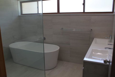 Spacious Townhouse Complete With Floating Mooring! - Northern Rivers Accommodation 5