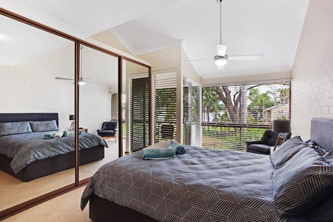 Spacious Townhouse Complete With Floating Mooring! - Northern Rivers Accommodation 3