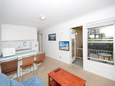 Beachside Shoal Bay Unit 2 - Northern Rivers Accommodation 3