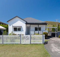 Escape to the Cottage 68 Tomaree Rd boat parking  WIFI - Northern Rivers Accommodation