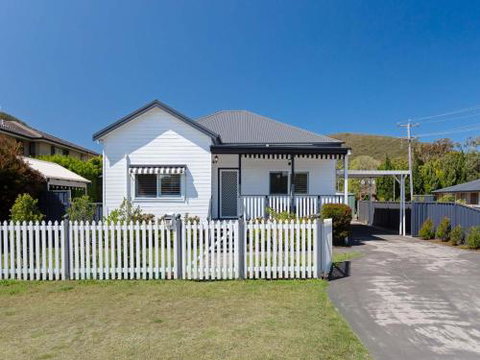 Escape To The Cottage 68 Tomaree Rd Boat Parking & WIFI - Northern Rivers Accommodation 0
