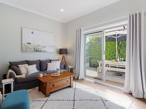 Escape To The Cottage 68 Tomaree Rd Boat Parking & WIFI - Northern Rivers Accommodation 4
