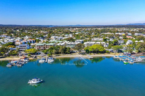 Panoramic River & Ocean Views Noosaville - Northern Rivers Accommodation 6
