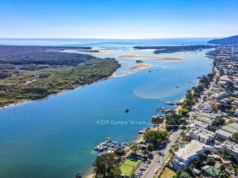Panoramic River & Ocean Views Noosaville - Northern Rivers Accommodation 3