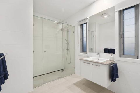 Luxury Canal Front Holiday House Raptor Pde Banksia Beach - Northern Rivers Accommodation 4
