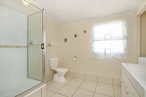 Close To Water Restaurants & Clubs Toorbul St. Bongaree - Northern Rivers Accommodation 6