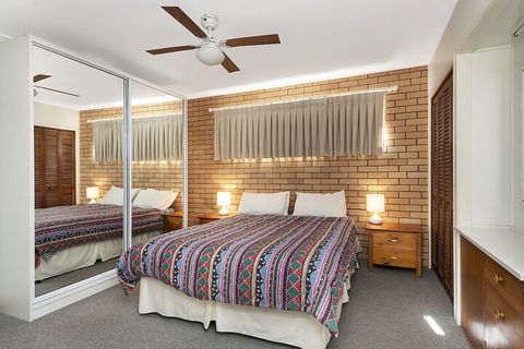 Ground Floor Air Conditioned Fabulous Waterviews Overlooking Pumicestone Passage - Northern Rivers Accommodation 5