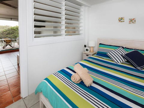 WHITE WAVES 4 ABSOLUTE BEACH FRONT STUDIO HASTINGS POINT - Northern Rivers Accommodation 6