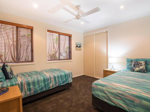 Dutchies Vista 1 / 45 Christmas Bush Ave Ground Floor Duplex With Stunning Water Views - Northern Rivers Accommodation 6