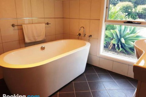 The Old Picnic Ground At Ironstone B & B - Northern Rivers Accommodation 1