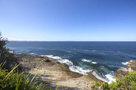 Stunning Clifftop Location 213 Mitchell Pde - Northern Rivers Accommodation 0