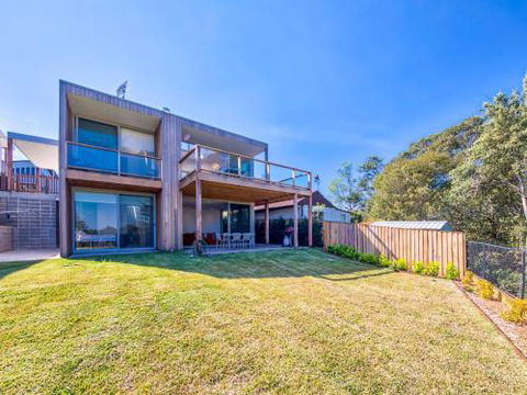 FAIRYTALE Gerroa 4pm Check Out Sundays - Northern Rivers Accommodation 1