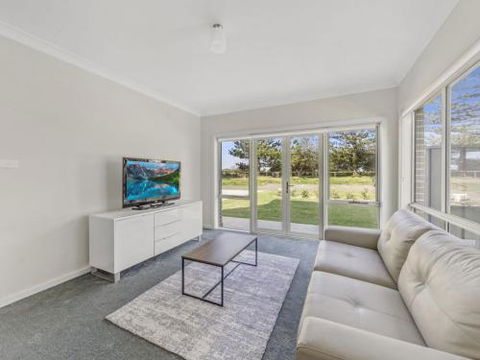 SEA MIST Gerringong 4pm Check Out Sundays - Northern Rivers Accommodation 2