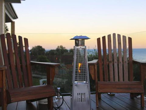 WHALE WATCH FOR FOUR Gerringong 4pm Check Out Sundays - Northern Rivers Accommodation 0