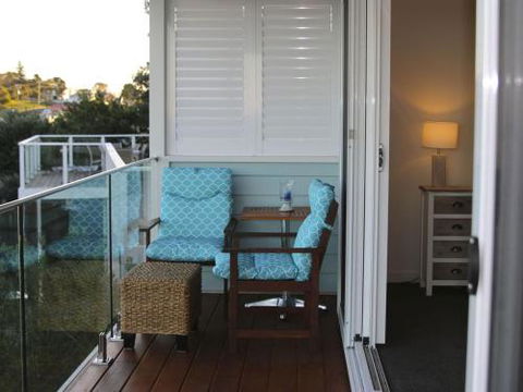 WHALE WATCH FOR FOUR Gerringong 4pm Check Out Sundays - Northern Rivers Accommodation 2