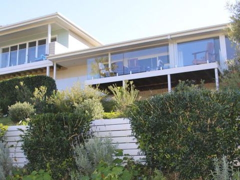 WHALE WATCH FOR FOUR Gerringong 4pm Check Out Sundays - Northern Rivers Accommodation 5