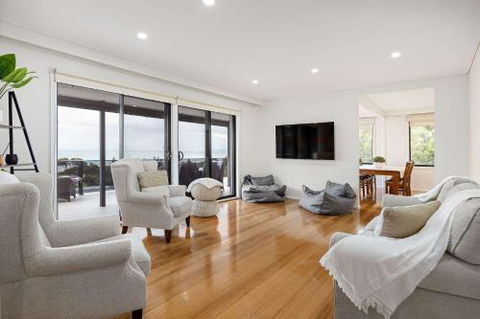 Stunning Bay View Accommodation In Rye - Northern Rivers Accommodation 0