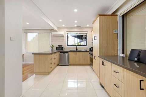 Stunning Bay View Accommodation In Rye - Northern Rivers Accommodation 3