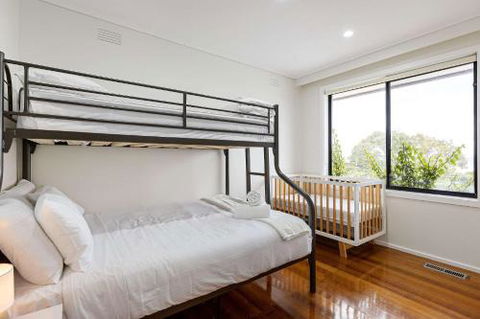 Stunning Bay View Accommodation In Rye - Northern Rivers Accommodation 2