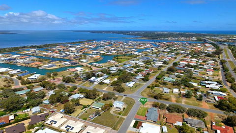 Mandurah Estuary Breeze - Northern Rivers Accommodation 1