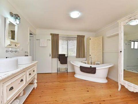 Olive Grove Villa 3 Suite With Large Bath - Northern Rivers Accommodation 6