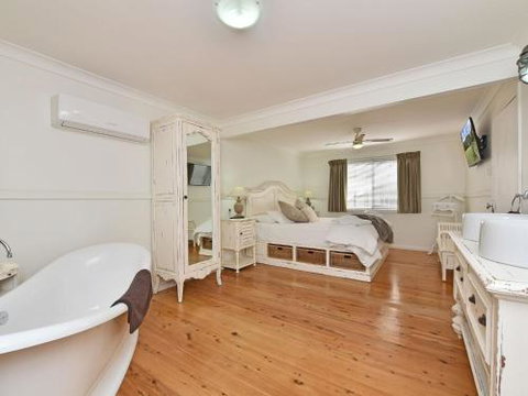 Olive Grove Villa 3 Suite With Large Bath - Northern Rivers Accommodation 2