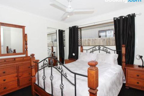 Schirrmann 56 Four Bedroom Home On Canal With Pool Pontoon Aircon & WiFi! - Northern Rivers Accommodation 2