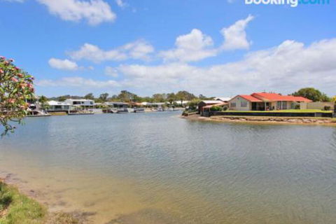 Schirrmann 56 Four Bedroom Home On Canal With Pool Pontoon Aircon & WiFi! - Northern Rivers Accommodation 3