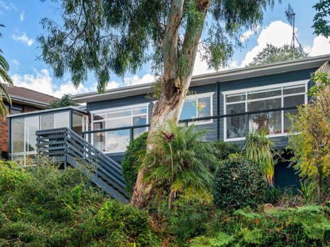 BOMBORA Gerroa 4pm Check Out Sundays - Northern Rivers Accommodation 5