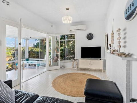 BOMBORA Gerroa 4pm Check Out Sundays - Northern Rivers Accommodation 4