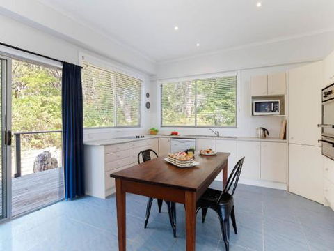 Views Of Shoal Bay 75 Ronald Ave Views & Air Con - Northern Rivers Accommodation 6