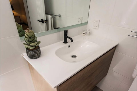 Modern 1 Bedroom Apartment Near The River And The City - Northern Rivers Accommodation 3