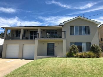 Ocean House At Mollymook - Northern Rivers Accommodation 0