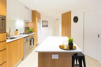 Brand New Heart Of City Executive Apartment - Northern Rivers Accommodation 6