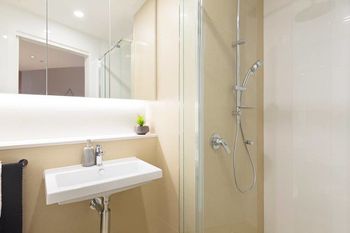 Brand New Heart Of City Executive Apartment - Northern Rivers Accommodation 1