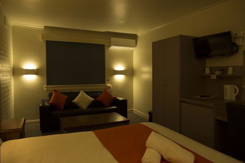 Batman Fawkner Inn - Northern Rivers Accommodation 2