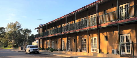 Settlers Hotel York - Northern Rivers Accommodation 1