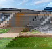 Resortstyle 4BR House With Parkingwerribee - Northern Rivers Accommodation
