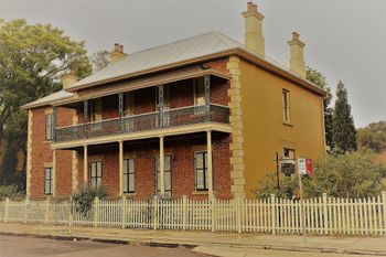 Caledonian Hotel - Northern Rivers Accommodation 4